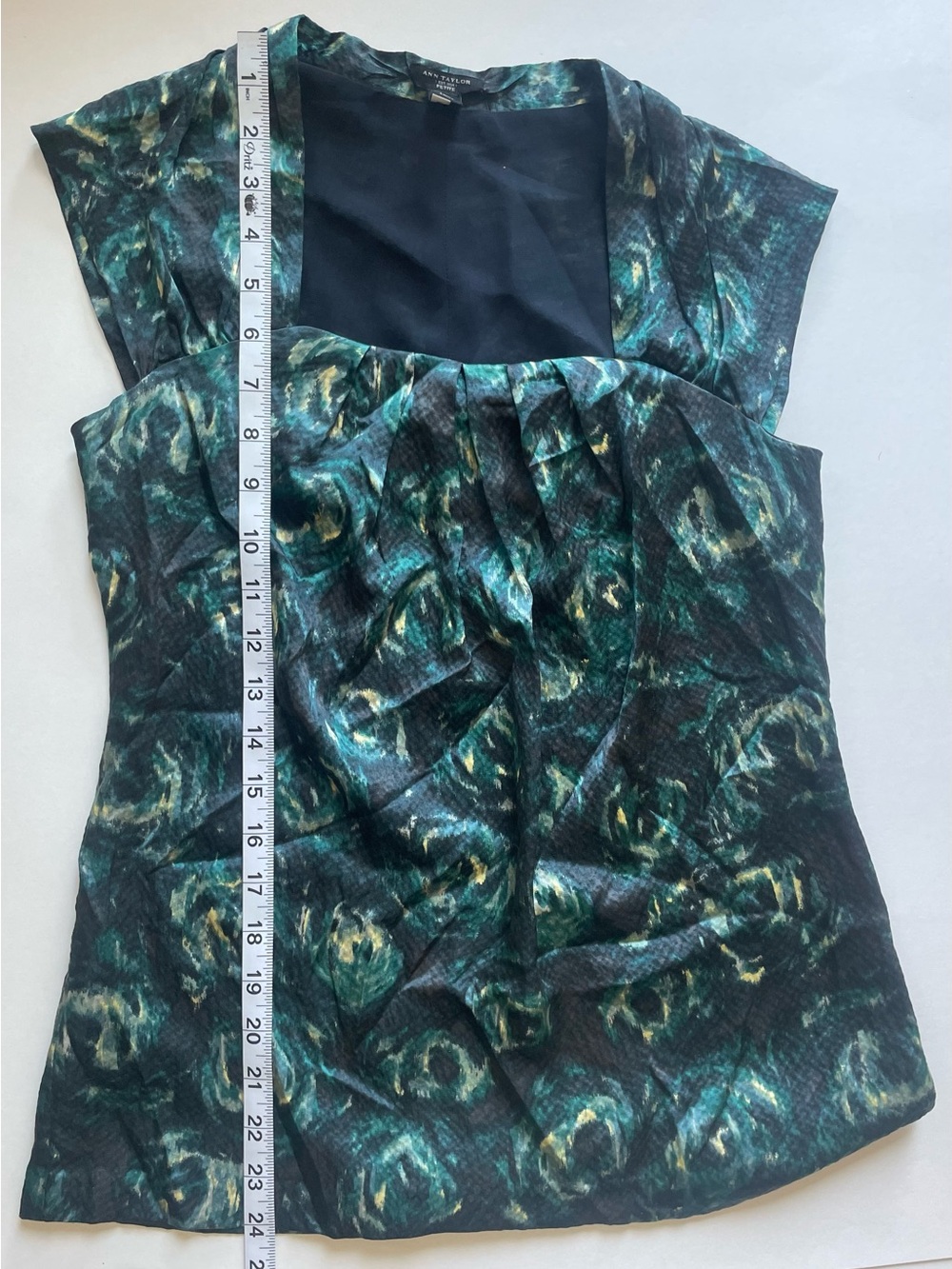 100% Silk Ann Taylor Top Dark Blue and Green Pattern - Picture 7 of 7